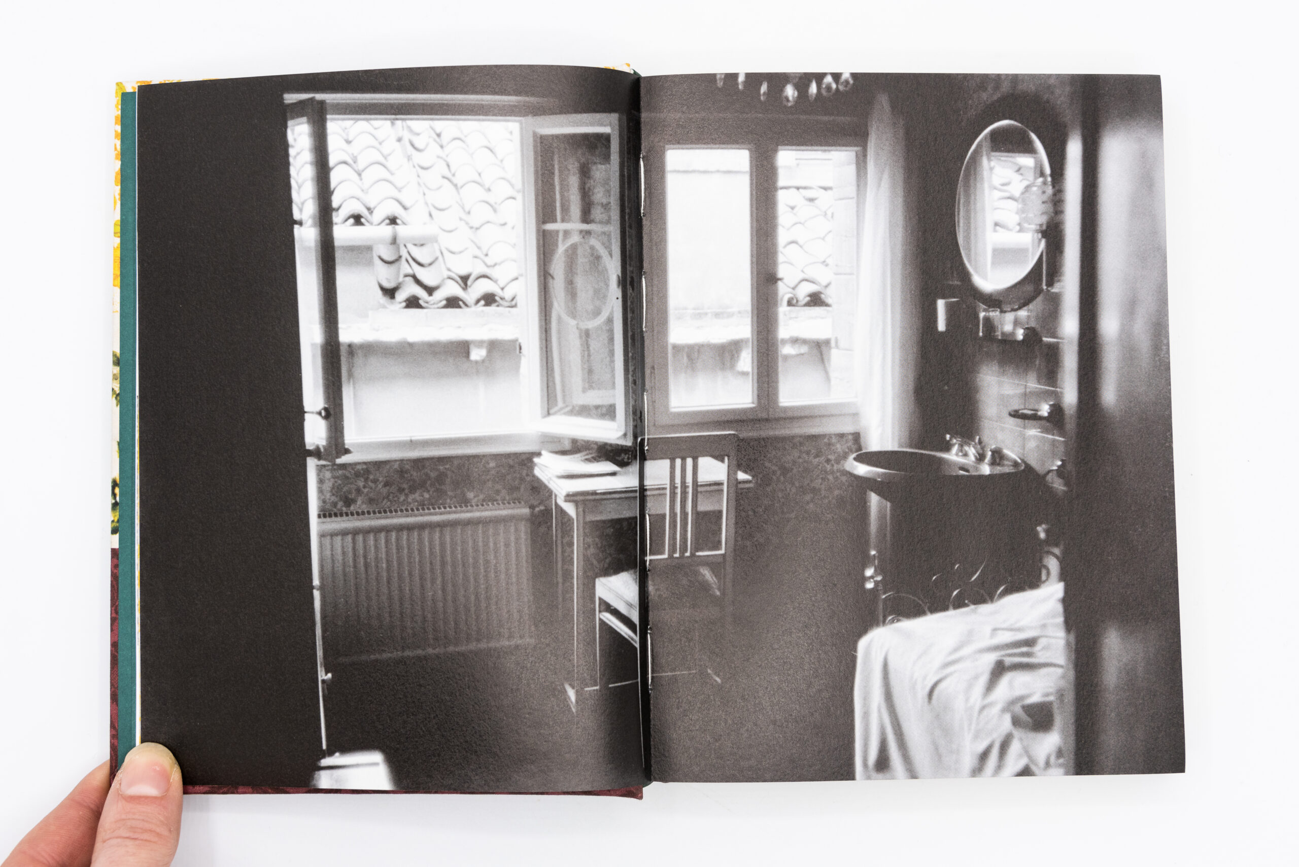 The Hotel – Sophie Calle – Peinture Fraiche