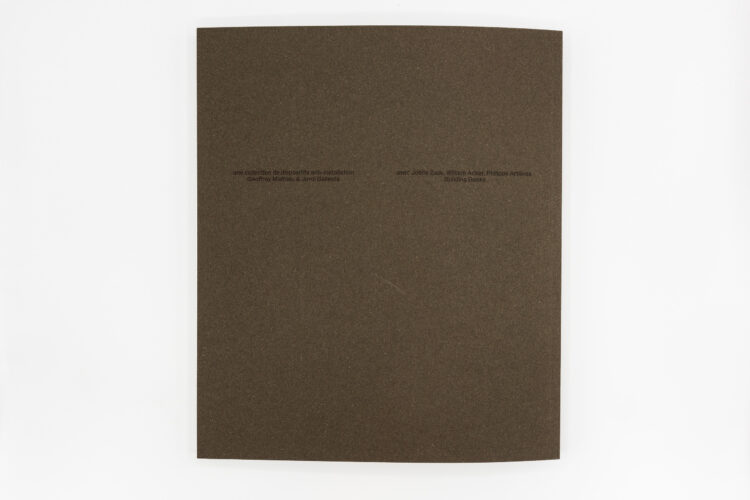 Anti-installation: Apporter, bouleverser. – Geoffroy Mathieu, Jordi Ballesta, Building Books, Peinture Fraiche