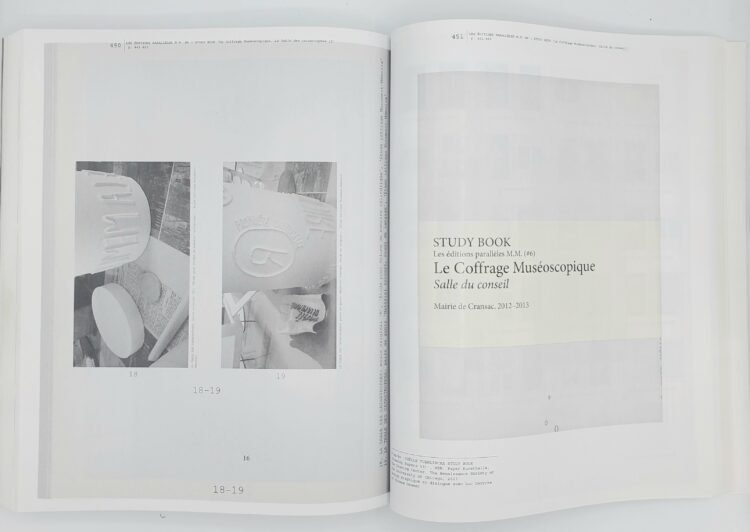 Photographie de pages tirées de Musée de la Mémoire « Propriété Universelle » ® – Catalogue inventaire d'un musée par lui-même - Joëlle Tuerlinckx. Peinture Fraiche