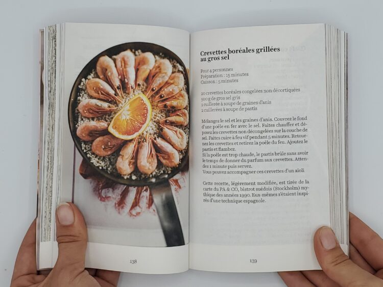 Photographie de pages tirées de Coquillages et Crustacés - Philippe Emanuelli, Bernique édition. Peinture Fraîche.