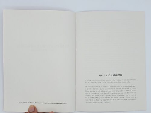 Photographie de pages tirées de Manifeste pour le vin naturel - Antonin Iommi-Amunategui, Les éditions de l'Epure. Peinture Fraîche.