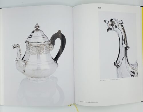 Photographie de pages tirées de L’Orfèvrerie à Bergues - Christian Pfister-Langanay, RSVP édtitions. Peinture Fraîche.