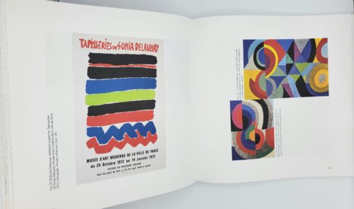Photographie de pages tirées de Sonia Delaunay Linving Art - Waleria Dorogova & Laura Microulis, Bard Guarduate Center. Peinture Fraîche.