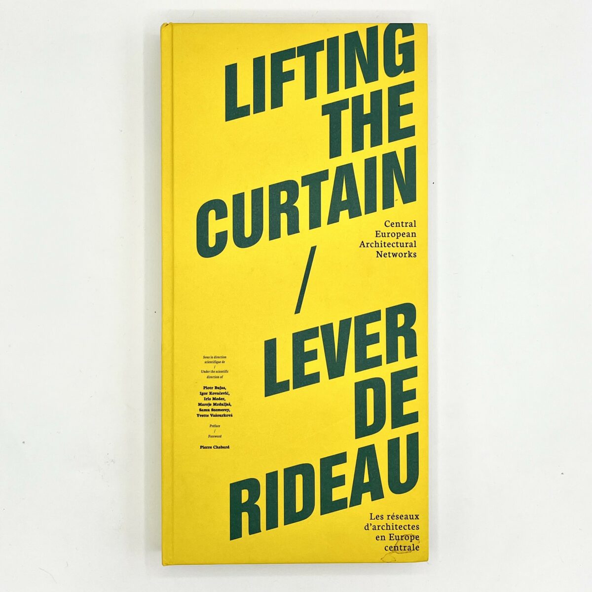 Couverture de Lifting the Curtain / Lever de Rideau - Collectif, édition Fourre-Tout, Peinture Fraîche.